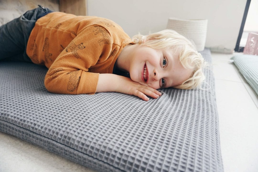 tapis d'éveil bébé minimaliste